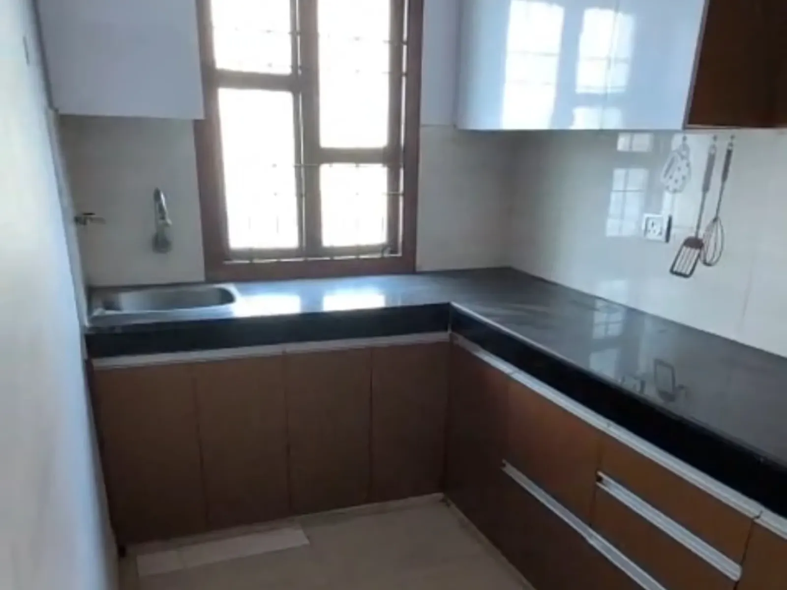 3bhk semi furnished flat